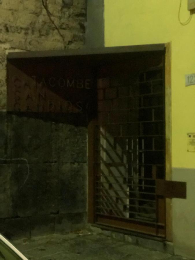 Il Basso Della Nonna Наполи Екстериор снимка